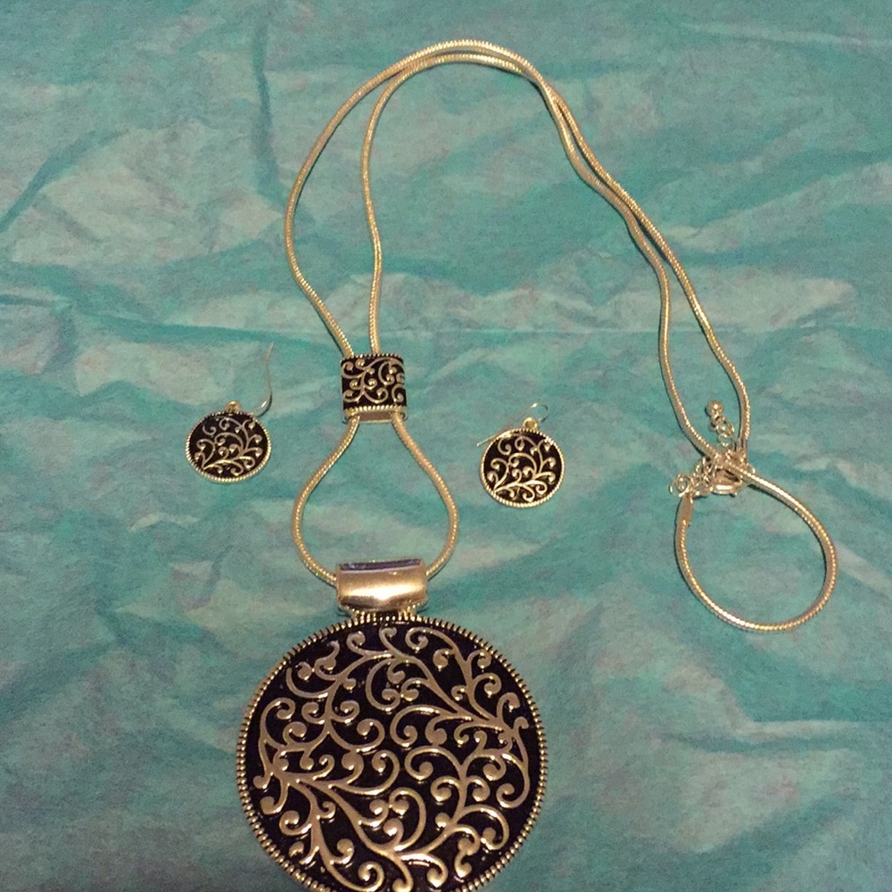Black & Sliver Necklace and ear rings